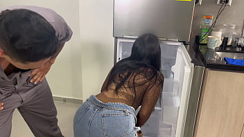 Preview 1 of Old Vs Bdsm - Latina cachonda se coge al tecnico mientras su esposo no est&aacute_ - CAMILA HENAO