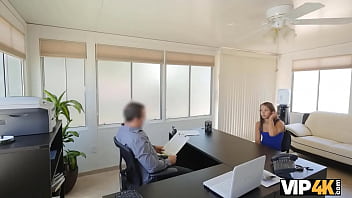 Preview 1 of Xxx Chota Bacha Bf Videos - VIP4K. Der Banktrip einer sinnlichen Tussi f&uuml_hrt zu Hardcore-Sex mit einem Angestellten