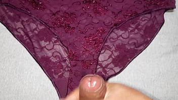 Preview 2 of Zonporn Video - Jugando y echando leche en las panties preferidas de mi amiga en su casa