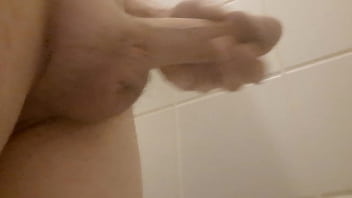 Preview 1 of Mamando Tetas - Robert