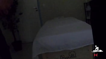 Preview 1 of Odea Sex Vdeo Com - Massagista coloca c&acirc_mera escondida para filmar ele fodendo a cliente da bunda grande