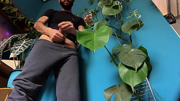 Preview 2 of Group Sex Camaster - BEBENDO CERVEJA E BATENDO PUNHETA