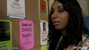 Preview 1 of Desi Indian Xxx Vidios - Tranny take down man in locker room