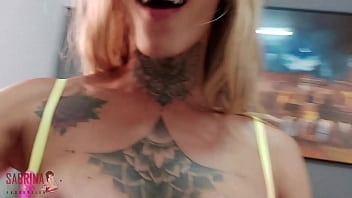 Preview 2 of Banana Gay - Vem com a gostosa do porno,  Nessa P&aacute_scoa Sabrina Prezotte ganha um delicioso chocolate do seu coelho safado. - Prezotte&acute_s House