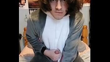 Preview 2 of World Famous Xxx Video - Nerdy Twink asks if big wants him to jerk off in his hoodie
