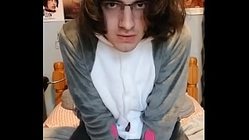 Preview 1 of World Famous Xxx Video - Nerdy Twink asks if big wants him to jerk off in his hoodie