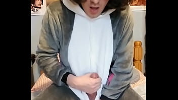 Preview 4 of World Famous Xxx Video - Nerdy Twink asks if big wants him to jerk off in his hoodie