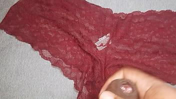 Preview 1 of Salaam Meals - Buen chorro de semen en los calzones guindos de mi amiga