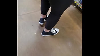 Preview 3 of Really Looking Sex Videos - Chica en la tienda le grabo el culo y le gusta .