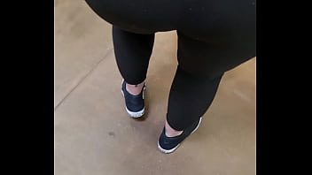 Preview 4 of Really Looking Sex Videos - Chica en la tienda le grabo el culo y le gusta .