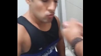 Preview 1 of Amirah Adara Kevin Moore - Tomando Leite no banheiraosp