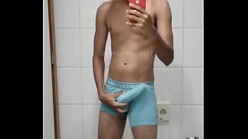 Preview 4 of Bb Gay Chem - O carioca Johnson Cruz exibindo seu pau grande