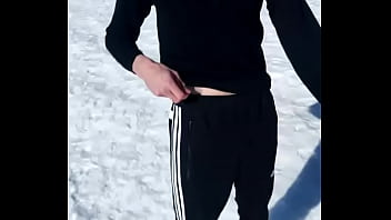 Preview 2 of Gf Asshole - Спорт хлопчик дрочить взимку на галявині в лісі