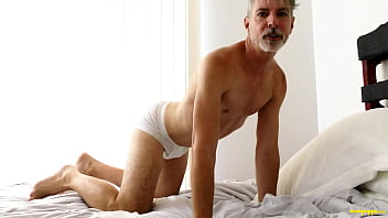 Preview 1 of Videos Xxx Jobensitas Porno - Gay DILF Richard farts in his tighty whities