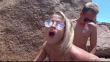 Preview 2 of Deine Geilen Wetlook Schlampen - Esposa Hotwife foi para praia de nudismo para foder com outro macho e ganhar muito leitinho na sua boquinha