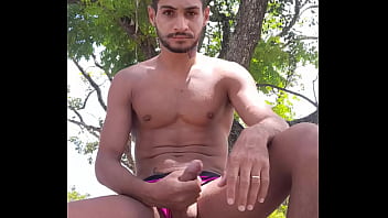Preview 4 of Cute And Hot Sex - Aquele exibi&ccedil_&atilde_o na pra&ccedil_a depois da praia... Gozada no Red.