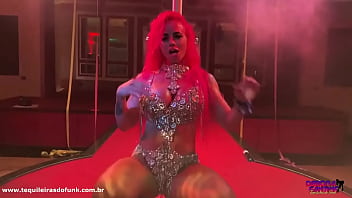 Preview 2 of Full Hfxxxvideo - Debora Fantine - Show de Stripper na Boate