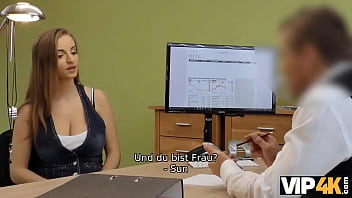 Preview 1 of Lates Xxx Hd - VIP4K. Der Gl&auml_ubiger k&uuml_mmert sich nicht um das Gef&uuml_hl von MILFs,  sondern fickt sie einfach