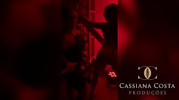 Preview 4 of Antu Xnxx - Aquela divers&atilde_o das duas loiras na festa