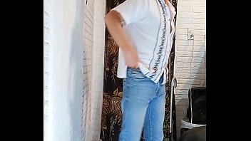 Preview 1 of Savita Bhabhi Episode 1 - Streptease sexy de chico joven