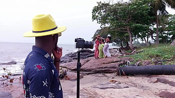 Preview 1 of Public Hub Tube - joe et les touristes sexy de la plage