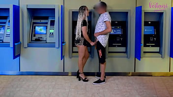 Preview 2 of Pumped Up Pussy 69 - Mamada nocturna en el cajero autom&aacute_tico