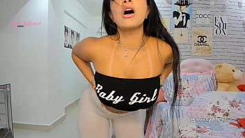 Preview 1 of Des Boys - Sexy big butt brunette from brazil dancing perreo funk twerking and cumming on the panties with her hitachi