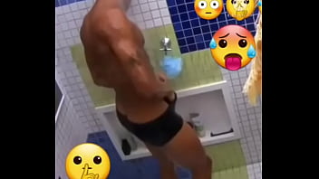 Preview 2 of Sexyest Pornstars - Paulo Andre BBB22 mostra rola no banho