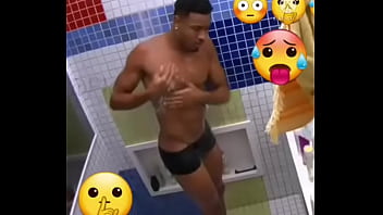 Preview 1 of Sexyest Pornstars - Paulo Andre BBB22 mostra rola no banho
