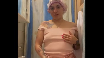 Preview 1 of Gand Hd Sexy - Alina Modelista cleaning in the shower play myself