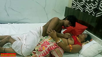 Preview 2 of Me Folle A Mi Hermanito - Indian beautiful hot Milf Bhabhi uncut hardcore sex ! New Hindi web sex