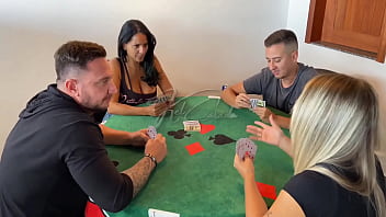 Preview 1 of Capri Cavalli Sex Video Hd - Jogo de cartas acabou virando uma troca de casal!!
