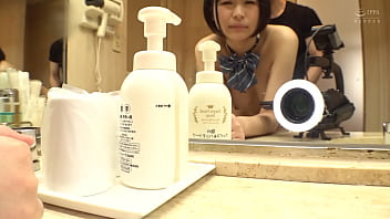 Preview 4 of 2019 Wwwxxx - ハメ撮り　gカップ巨乳jkちゃんとハメ撮りセックス。18歳とは思えないぐらいエロいおっぱいの持ち主。制服を着たまま正常位やバック。バックで激しく揺れる巨乳がエロすぎる。