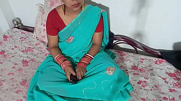 Preview 2 of Roni Milffemale - बंगाली भाभी ने मकान मालिक से चुदवाकर घर का किराया माफ़ कराया  Indian Bengali XXX साफ हिंदी आवाज  में