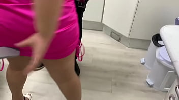 Preview 1 of Sunny Leone Interview Sex - Com minha boquinha saud&aacute_vel,  mamei meu dentista