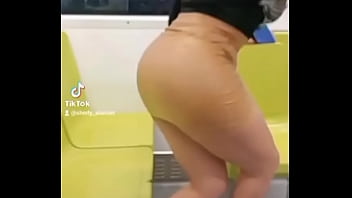 Preview 2 of Dase Aunty Seduce Tenboy - TE GUSTA COMO ME VEO EN EL METRO CON MI ROPA SENSUAL