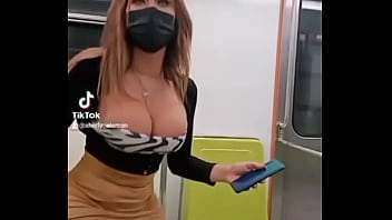 Preview 3 of Dase Aunty Seduce Tenboy - TE GUSTA COMO ME VEO EN EL METRO CON MI ROPA SENSUAL