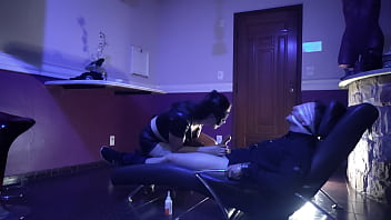 Preview 4 of Lesbian Lynn - domina&ccedil_&atilde_o na bunheta e boquete - secret blowjob
