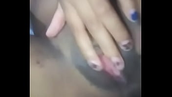 Preview 2 of Milf In Bus - Novinha mostrando a bucetinha para o chush