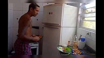 Preview 1 of Phoenix Marie Hot Mom - Ele Cozinhou Pra Mim, Eu Retribui Com O Cuzinho Sem Camisinha.