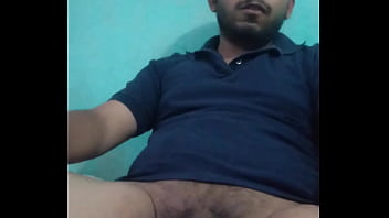 Preview 1 of Karena Xxxcom - Gordo moreno barb&oacute_n se masturba la verga gorda guapo