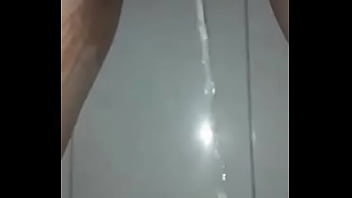 Preview 3 of Ll Eel - Chuva dourada,  bebendo mijo de uma amiga no RJ!!!