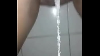 Preview 1 of Ll Eel - Chuva dourada,  bebendo mijo de uma amiga no RJ!!!