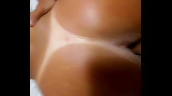 Preview 2 of Xxx Video Maa Bhati - Casada,  com Marquinha de biqu&iacute_ni dando de quatro e indo pra enfiar tudo.