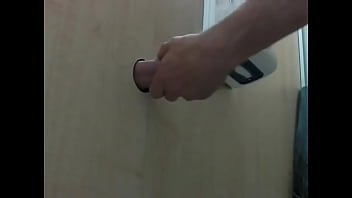 Preview 1 of Female Abs Fucked - Mamando a Pica do Casado no Glory Hole