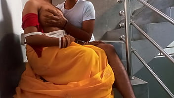 Preview 2 of Video Xxx Yang Romantis 2018 Com - रोशनी भाभी को सीढ़ियों पर चोदा खड़े खड़े जब उनका भैया से झगड़ा हुआ Indian Bhabhi XXX साफ हिंदी आवाज में