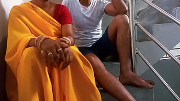 Preview 1 of Video Xxx Yang Romantis 2018 Com - रोशनी भाभी को सीढ़ियों पर चोदा खड़े खड़े जब उनका भैया से झगड़ा हुआ Indian Bhabhi XXX साफ हिंदी आवाज में