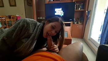 Preview 1 of Falpeni Girl - Me follo a la chacha despues de limpiar