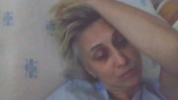 Preview 3 of Fit Pajami Girl Porn Pic - Estou esperando o meu m&eacute_dico de madrugada com a buceta bem molhada   Full On Red