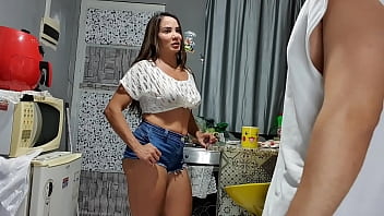 Preview 2 of Jeans Broken - VIZINHO  FOLGADO,   PEDE ALHO  EMPRESTADO  PARA  SE DAR BEM